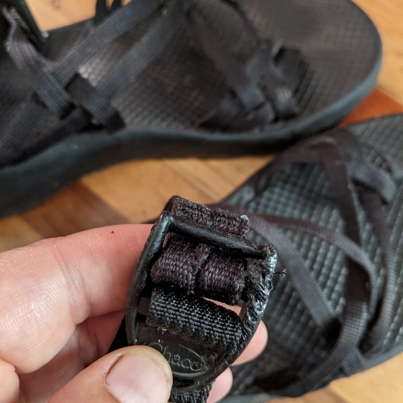 Womens black Chaco strappy sandals size 8 - Picture 3 of 5